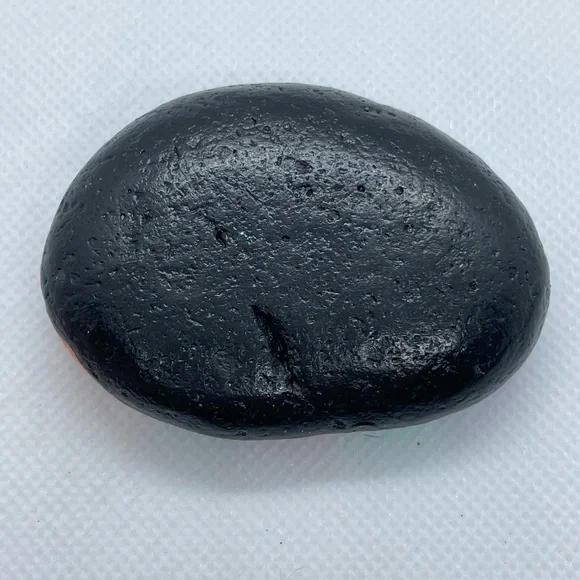 Hand crafted painted rock ten colorful rainbow cats on black rock pink red white - Picture 5 of 7